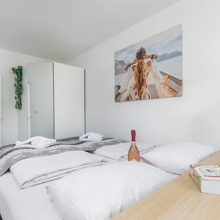 Spacious Shiva With Balcony In The Centre Of By Renters * Swinoujscie