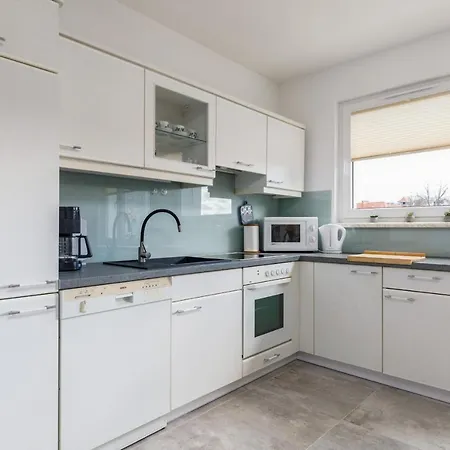 Spacious Shiva With Balcony In The Centre Of By Renters Apartment
