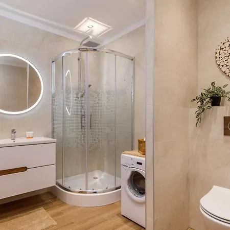 Spacious Shiva With Balcony In The Centre Of By Renters * Swinoujscie